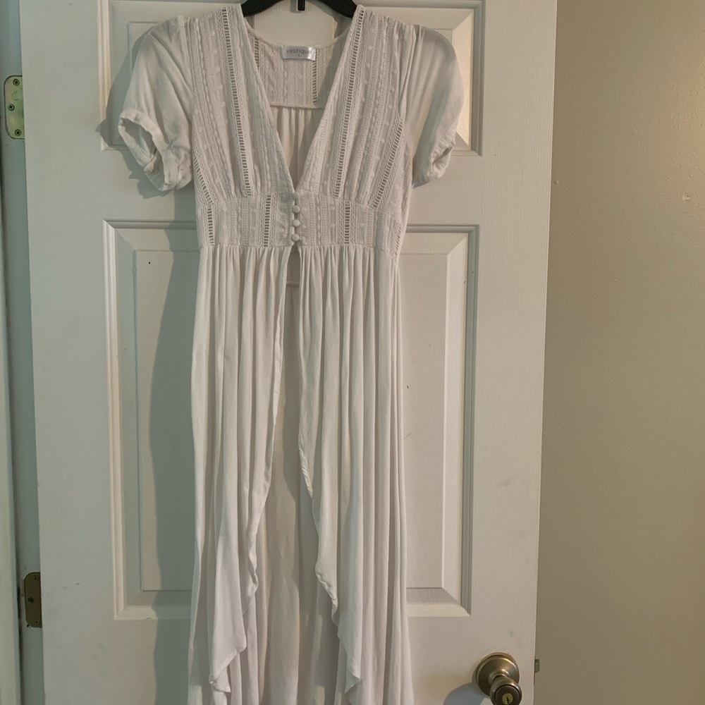 Vestique White Long Flowy Top